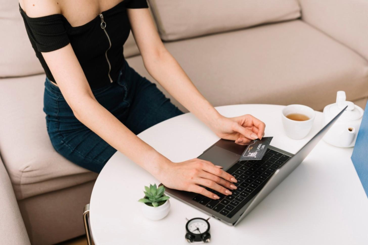 Representación visual de éxito financiero y crecimiento personal